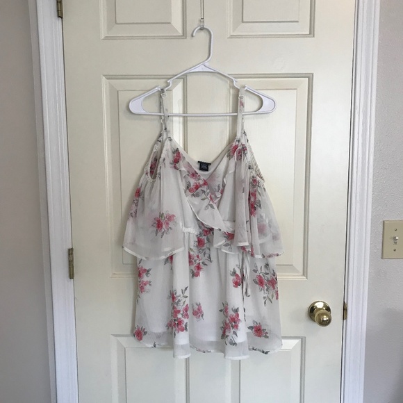 Torrid Chiffon Cold Shoulder Flutter Sleeve Surplice Floral Blouse Plus Size 2 - Picture 3 of 8